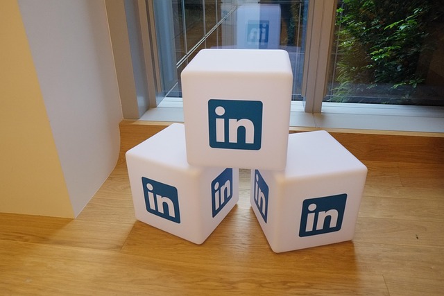LinkedIn logo on white cubes display, SociShare, Social Media Management